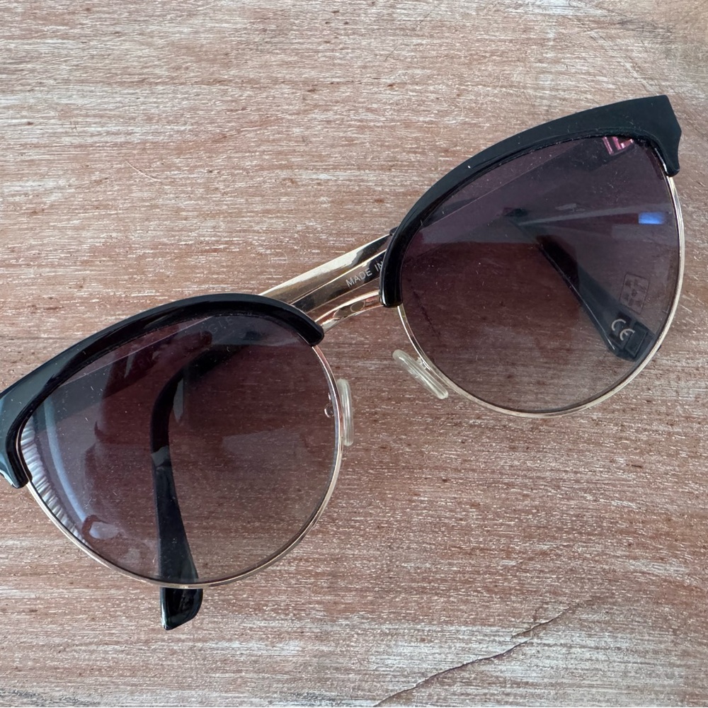 American Eagle Outfitters Black and Gold Sunglasses